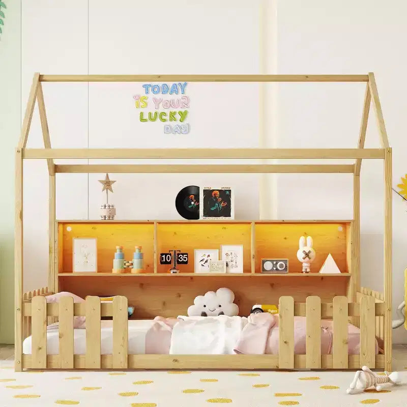 Lit cabane au sol double avec garde-corps, lit cabane pour enfants avec étagère de rangement, cadre de lit cabane en bois