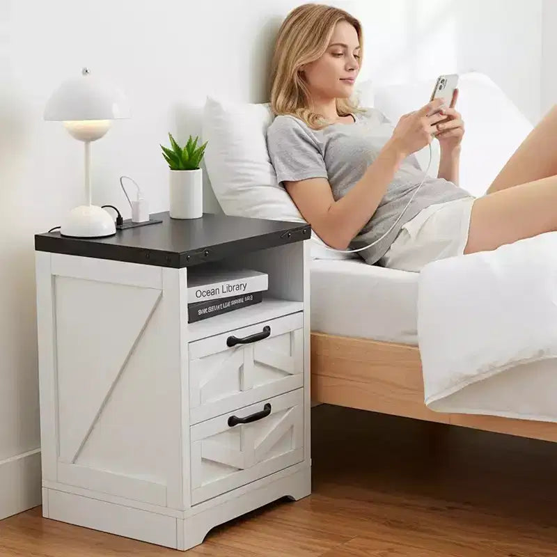 Table de chevet de style ferme moderne avec station de charge